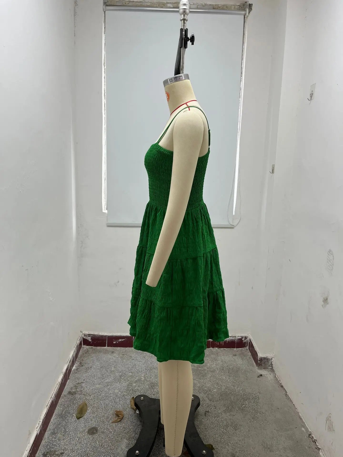 Vestito estivo donna smanicato stile canotta, corto, ampio e leggero