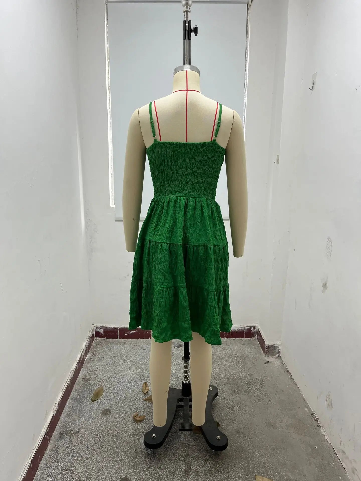 Vestito estivo donna smanicato stile canotta, corto, ampio e leggero